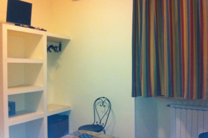 Room 17 of 33