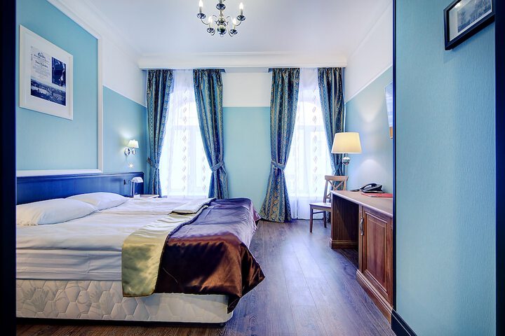 Room 18 of 37