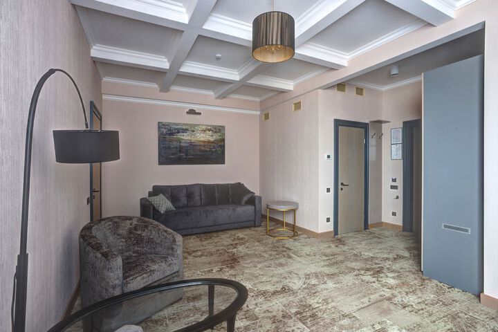 Room 27 of 77