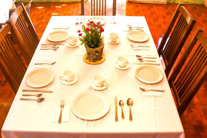 Dining 27 of 49