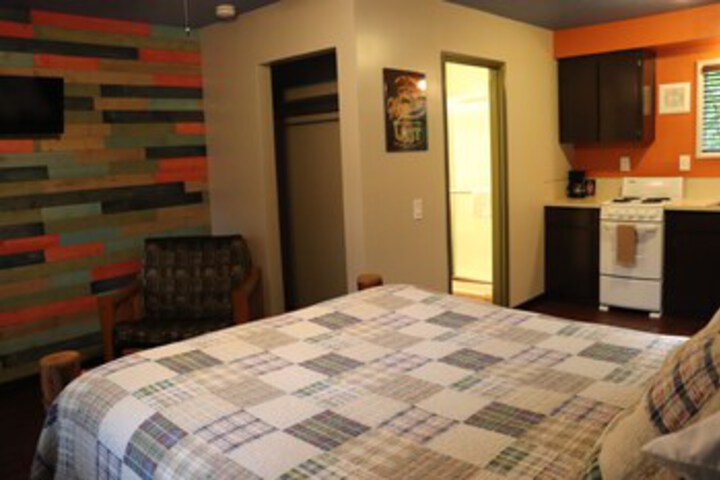 Room 115 of 504
