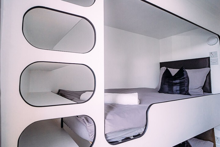 Room 4 of 138