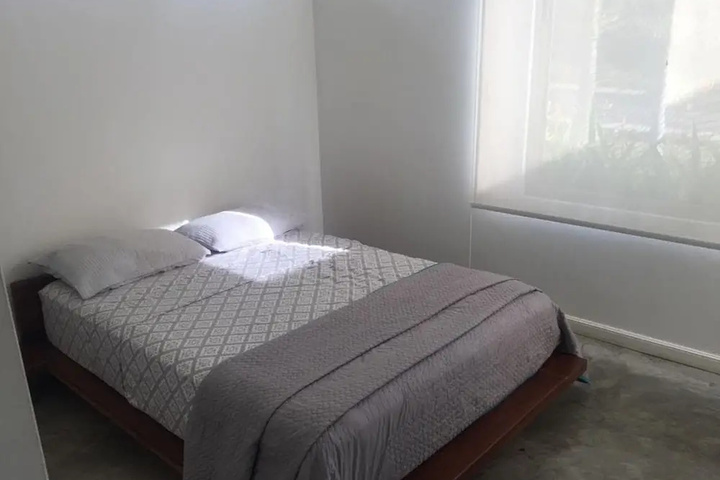 Room 2 of 10