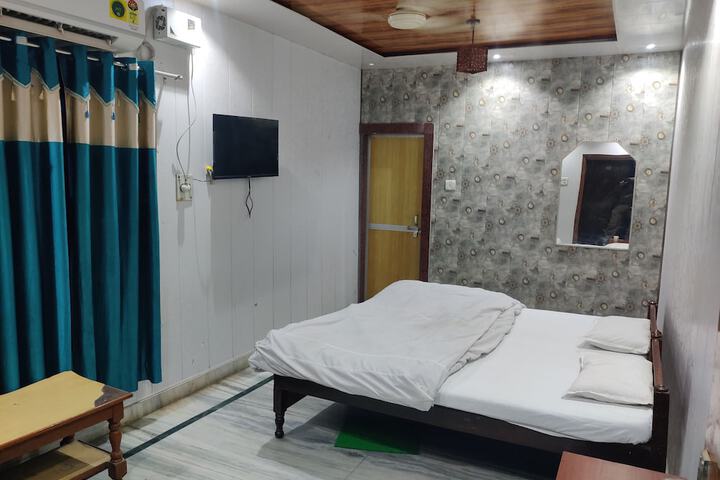 Room 15 of 30