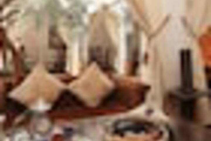 Lounge 287 of 435