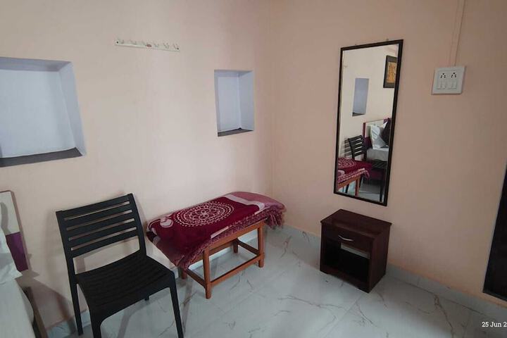 Room 14 of 35