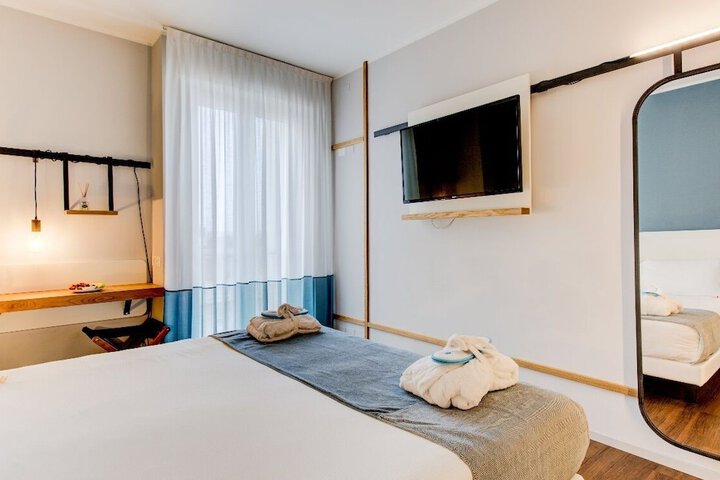 Room 44 of 86