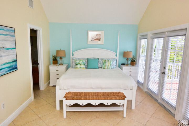 Room 8 of 376
