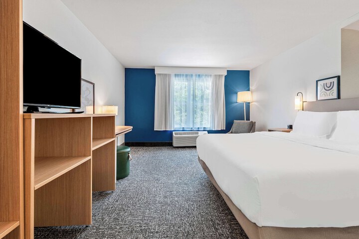 Room 13 of 38