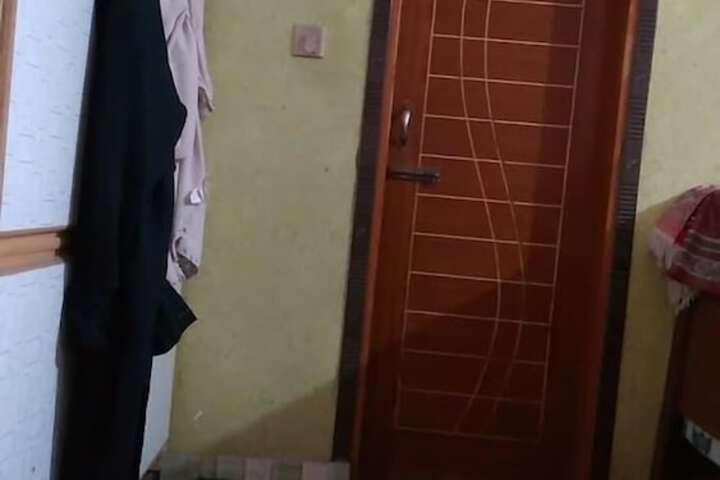 Room 2 of 10