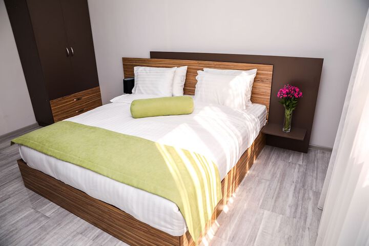 Room 5 of 33