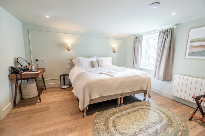 Room 2 of 11