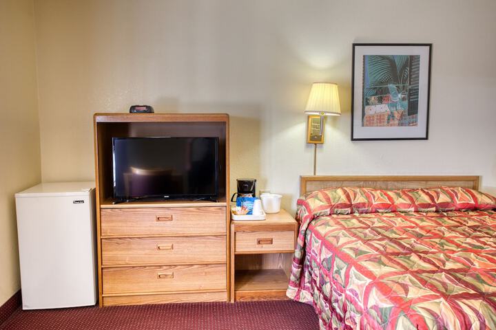 Room 7 of 16