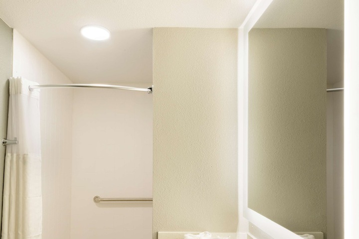 Accessible 1 Queen Mobility Accessible Roll in Shower Microwave and Refrigerator WiFi (1 of 6)