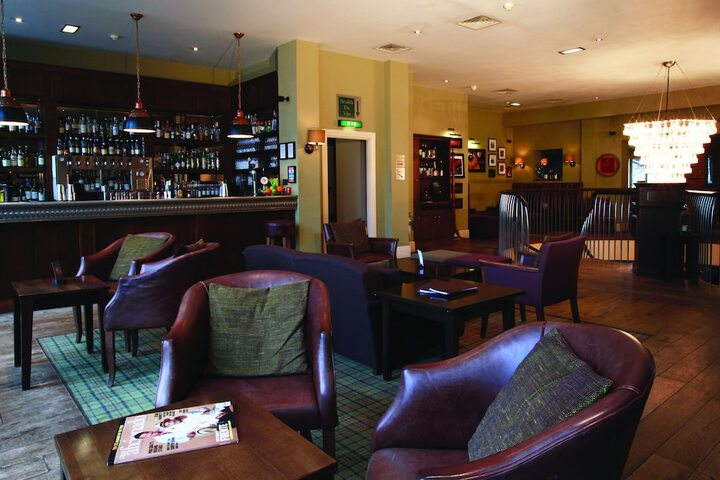 Lounge 52 of 62