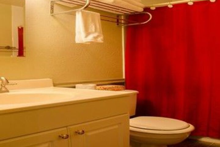 Room 6 of 94