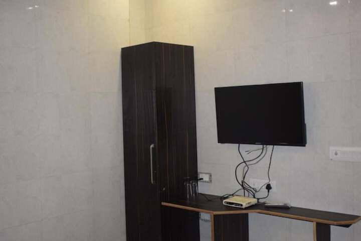 Room 25 of 49