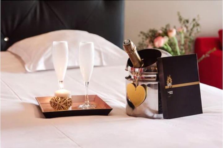 Champagne service
