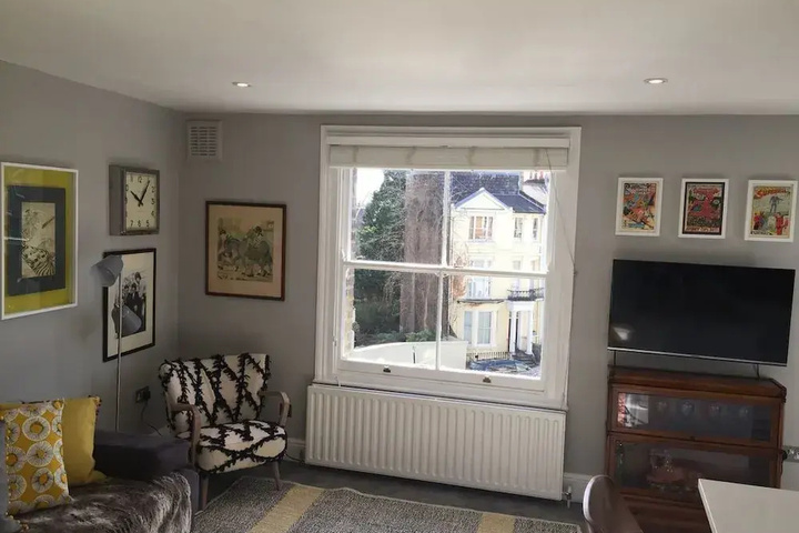 Stylish and Chic Regents Park Two bed