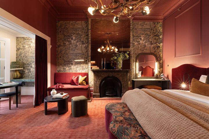 Room 27 of 125