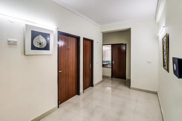 Hotel O Rajvanshi Palace