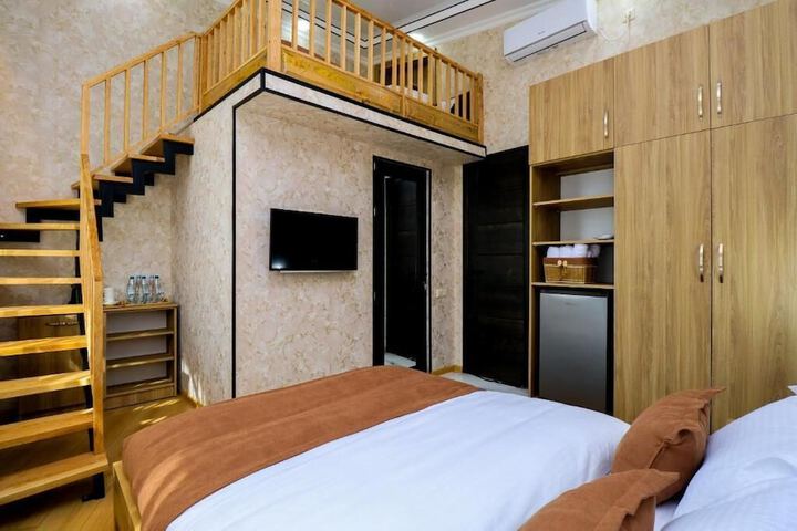 Room 9 of 29