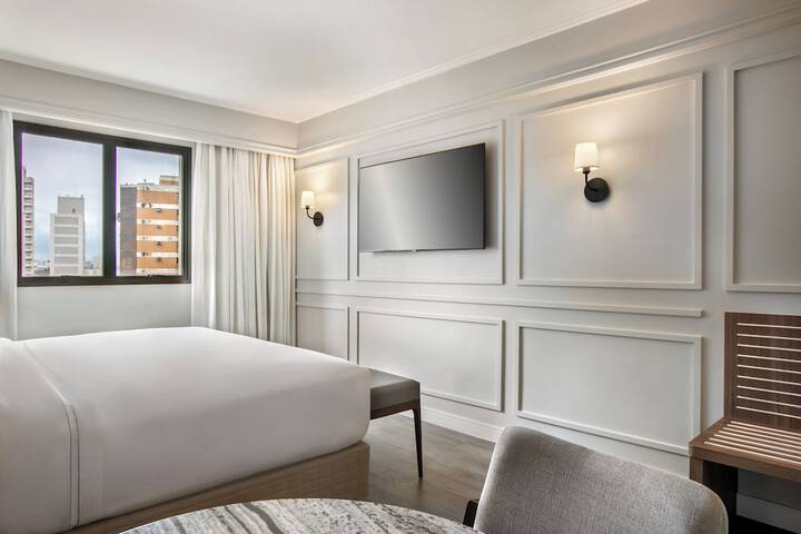 Room 25 of 128