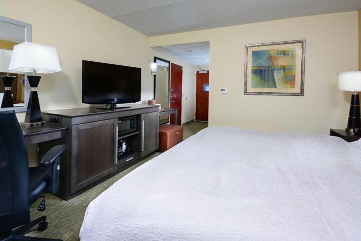 1 King Bed (8 of 29)