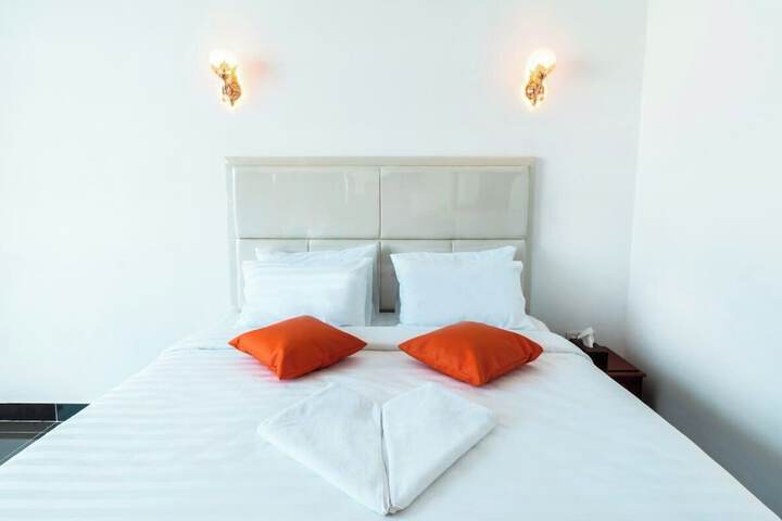 Room 18 of 53