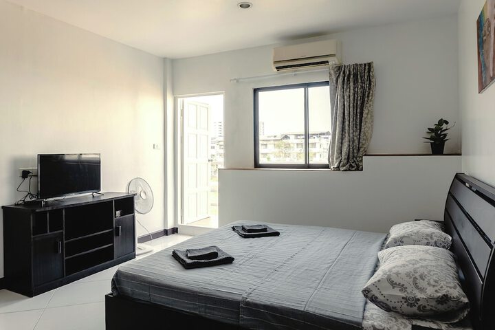Room 12 of 74