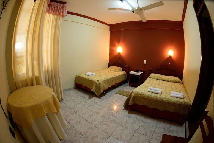 Room 6 of 12