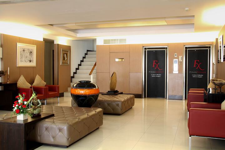 Entrance & Lobby