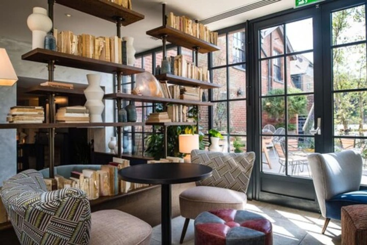 Entrance & Lobby