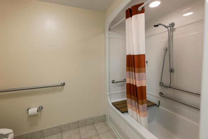 ADA Business King Roll in Shower (10 of 19)