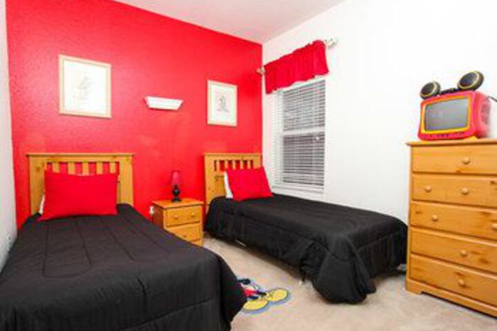 Room 4 of 15