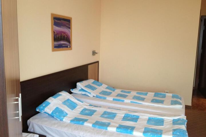 Room 2 of 41