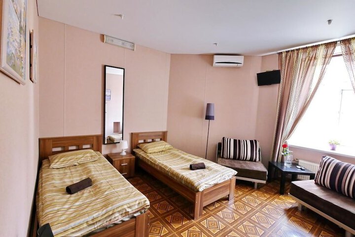 Room 11 of 33