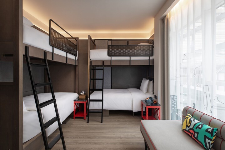 Room 52 of 96