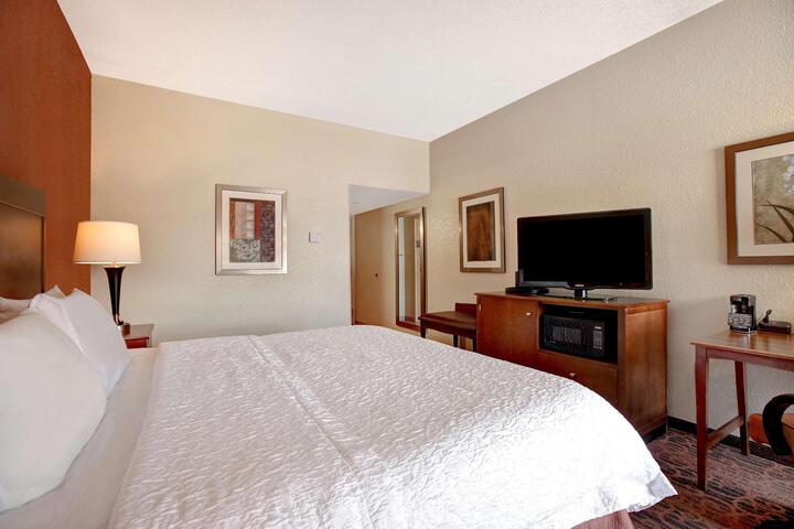 1 King Bed Microwave, Refrigerator (3 of 31)