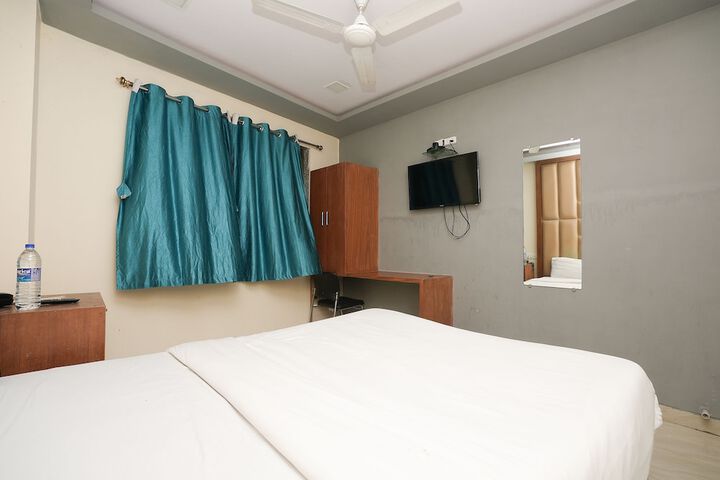 Room 4 of 27