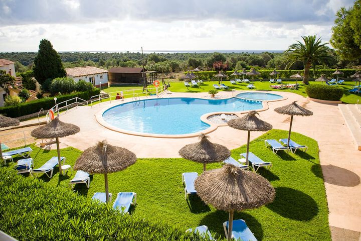 Hotel with Pool