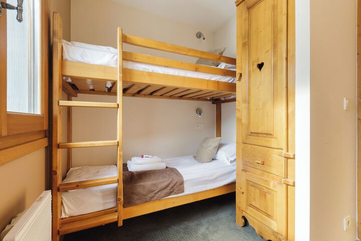 Room 28 of 345
