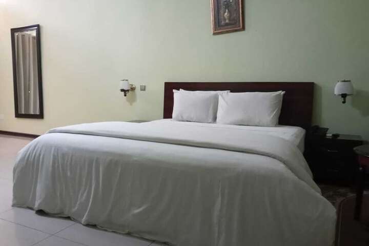 Room 10 of 25