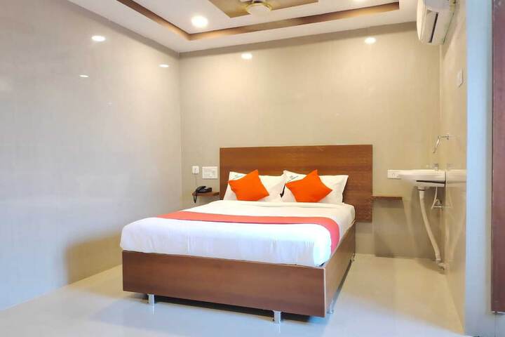 Room 10 of 16