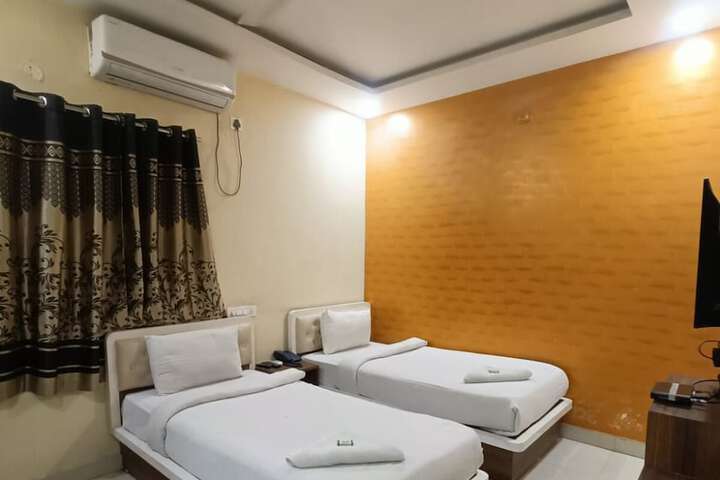 Room 10 of 23