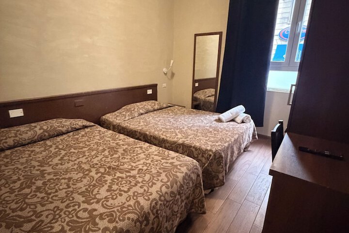 Room 33 of 101