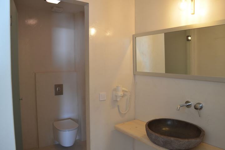 Room 22 of 47