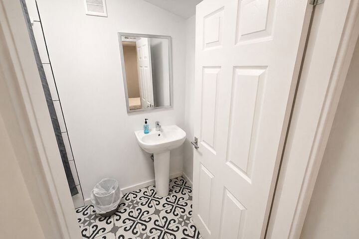 Room 34 of 48