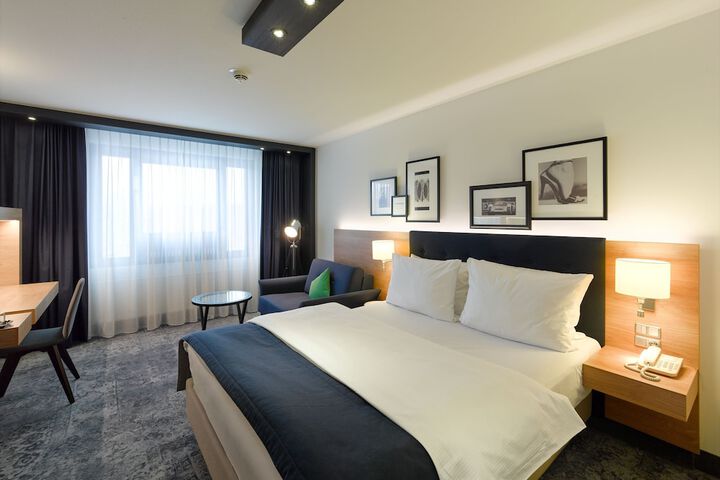 Room 25 of 86
