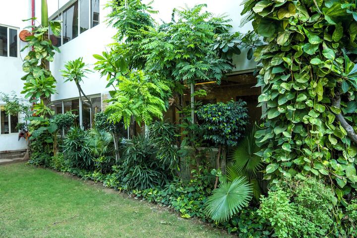 Hotel Exterior 26 of 27